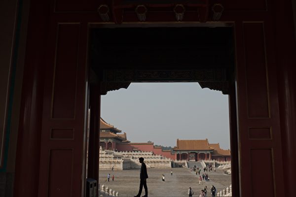 10月28日，中宣部常务副部长黄坤明在新闻发布会上回答记者提问时透露了“习核心”的确立内情。图为，北京故宫一景。 (NICOLAS ASFOURI/AFP/Getty Images)