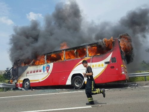 7月19日台湾国道发生火烧车事件（网络图片）