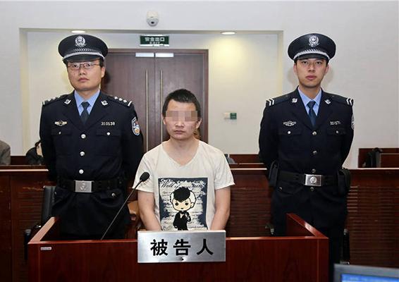 嫌疑人徐某在庭审现场。
