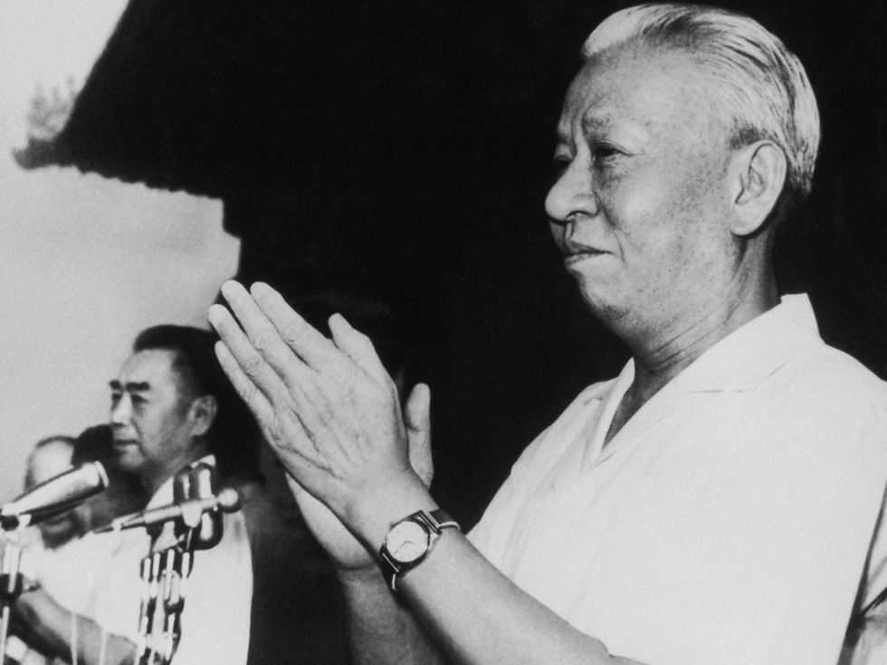 1966年7月23日，刘少奇出席在天安门广场举行的集会（图源：Getty/VCG）