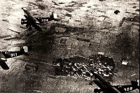 “围剿”红军的国民党飞机。（网络图片）
