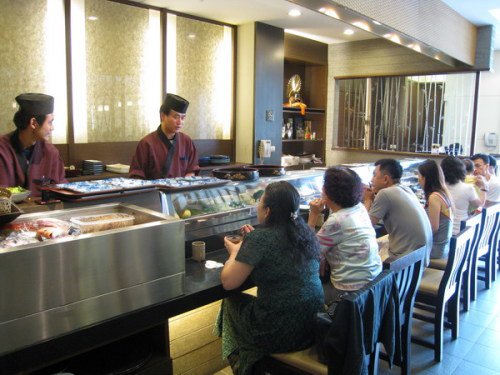 中餐馆老板改开日式餐厅，以赚取更高的利润。(网络图片)