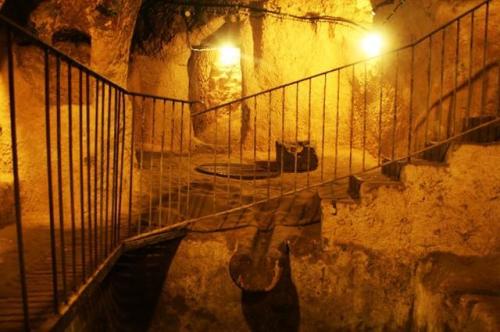 12,000年后的今天，这些隧道仍然存在。(网络图片)